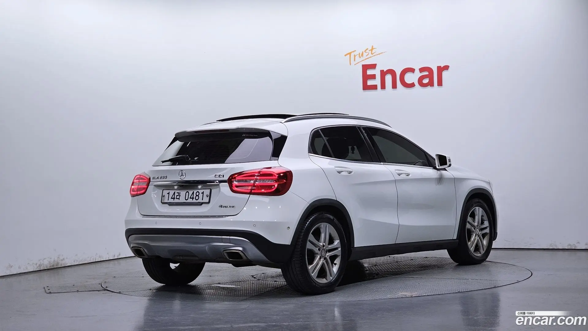 Main__Slider__Photo:GLA-Class Mercedes-Benz 2015.8-1