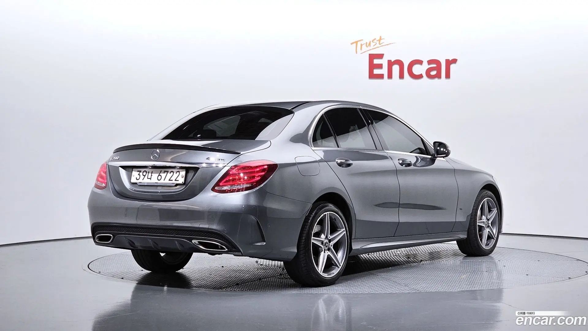 Main__Slider__Photo:C-Class Mercedes-Benz 2018.2-1