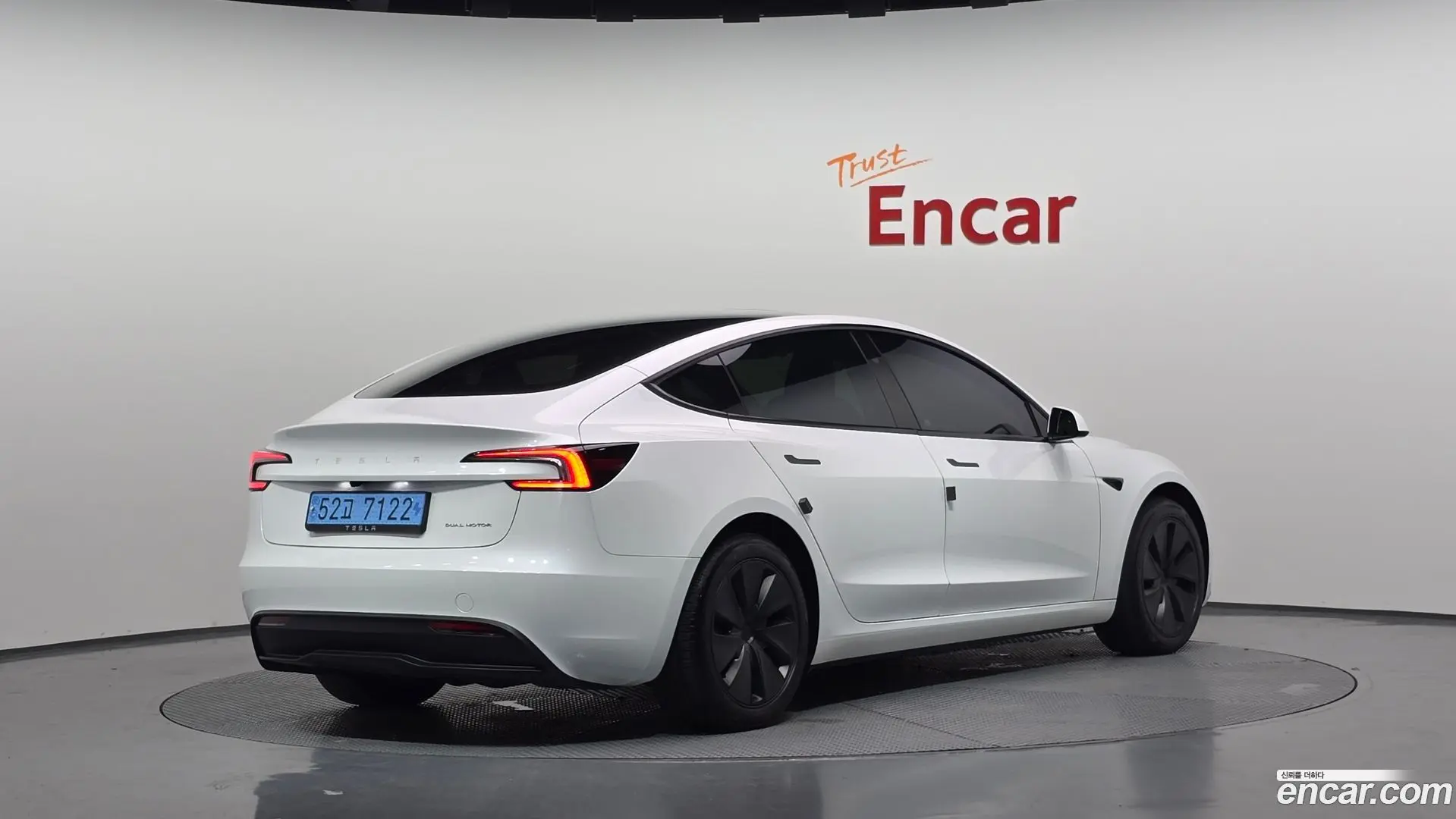 Main__Slider__Photo:Model 3 Tesla 2024.7-1