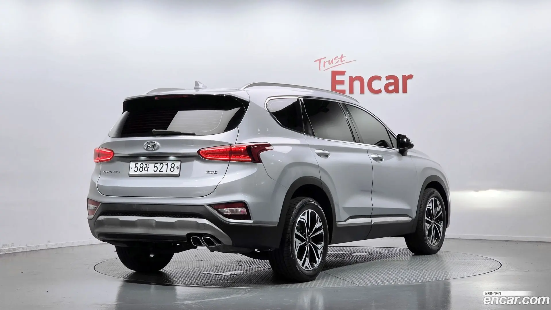 Main__Slider__Photo:Santafe Hyundai 2018.2-1