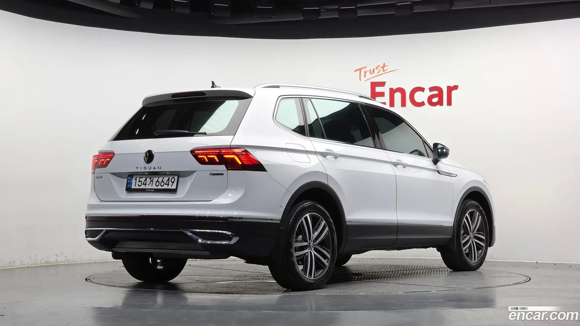 Main__Slider__Photo:Tiguan Volkswagen 2022.11-1