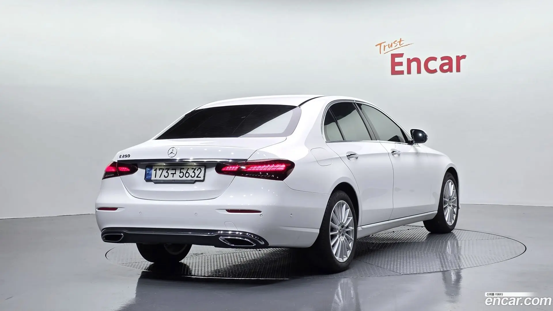Main__Slider__Photo:E-Class Mercedes-Benz 2021.3-1
