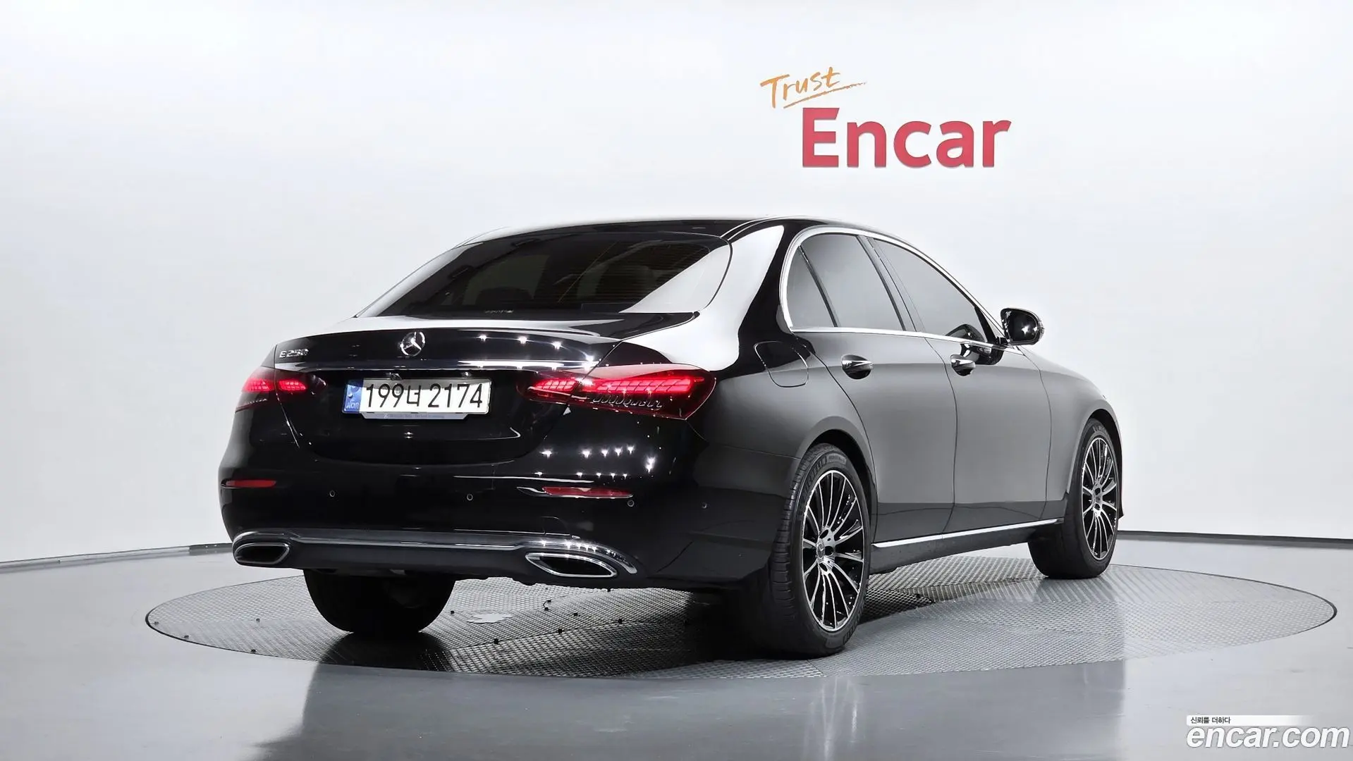 Main__Slider__Photo:E-Class Mercedes-Benz 2022.3-1