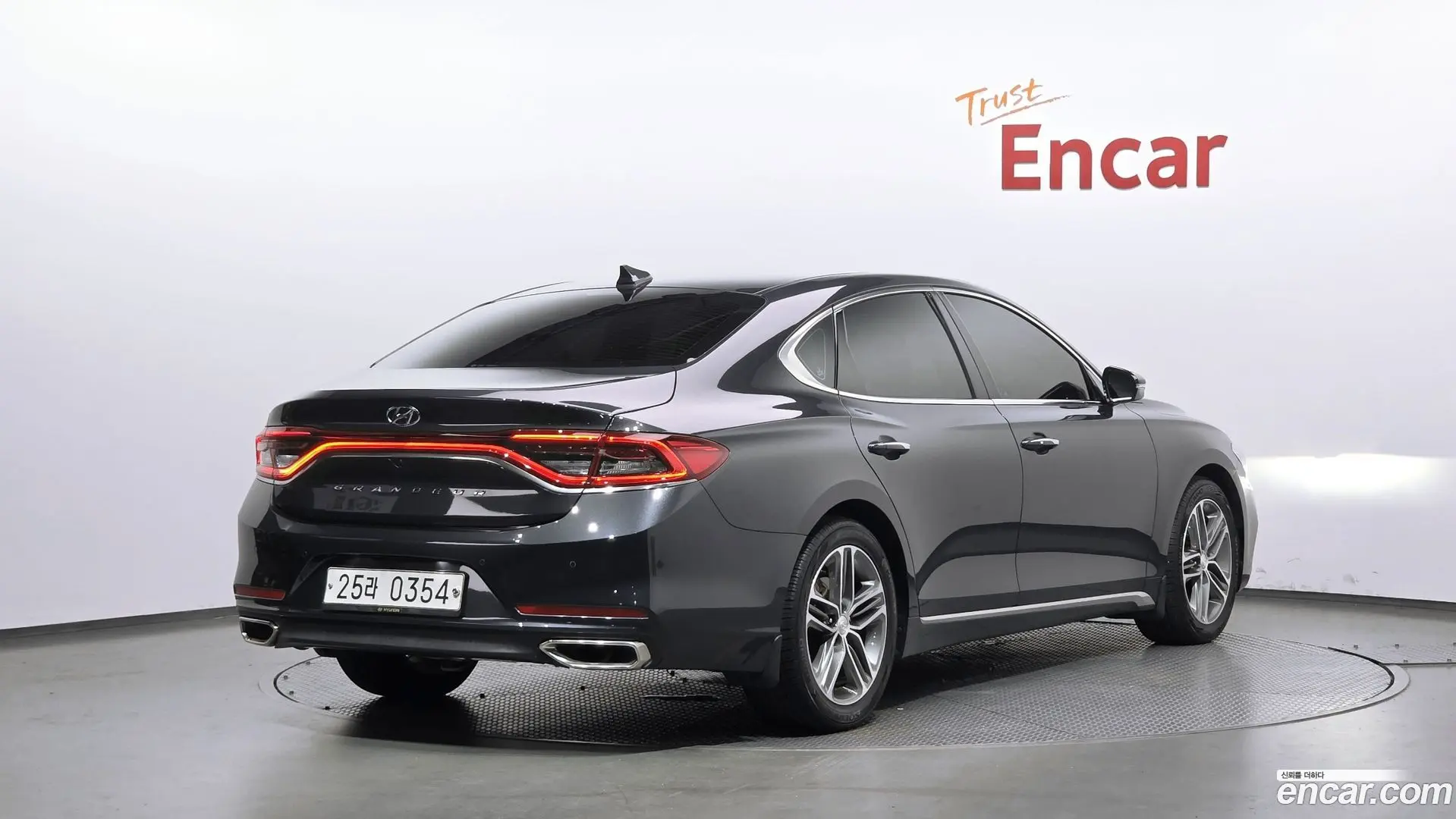 Main__Slider__Photo:Grandeur Hyundai 2017.2-1