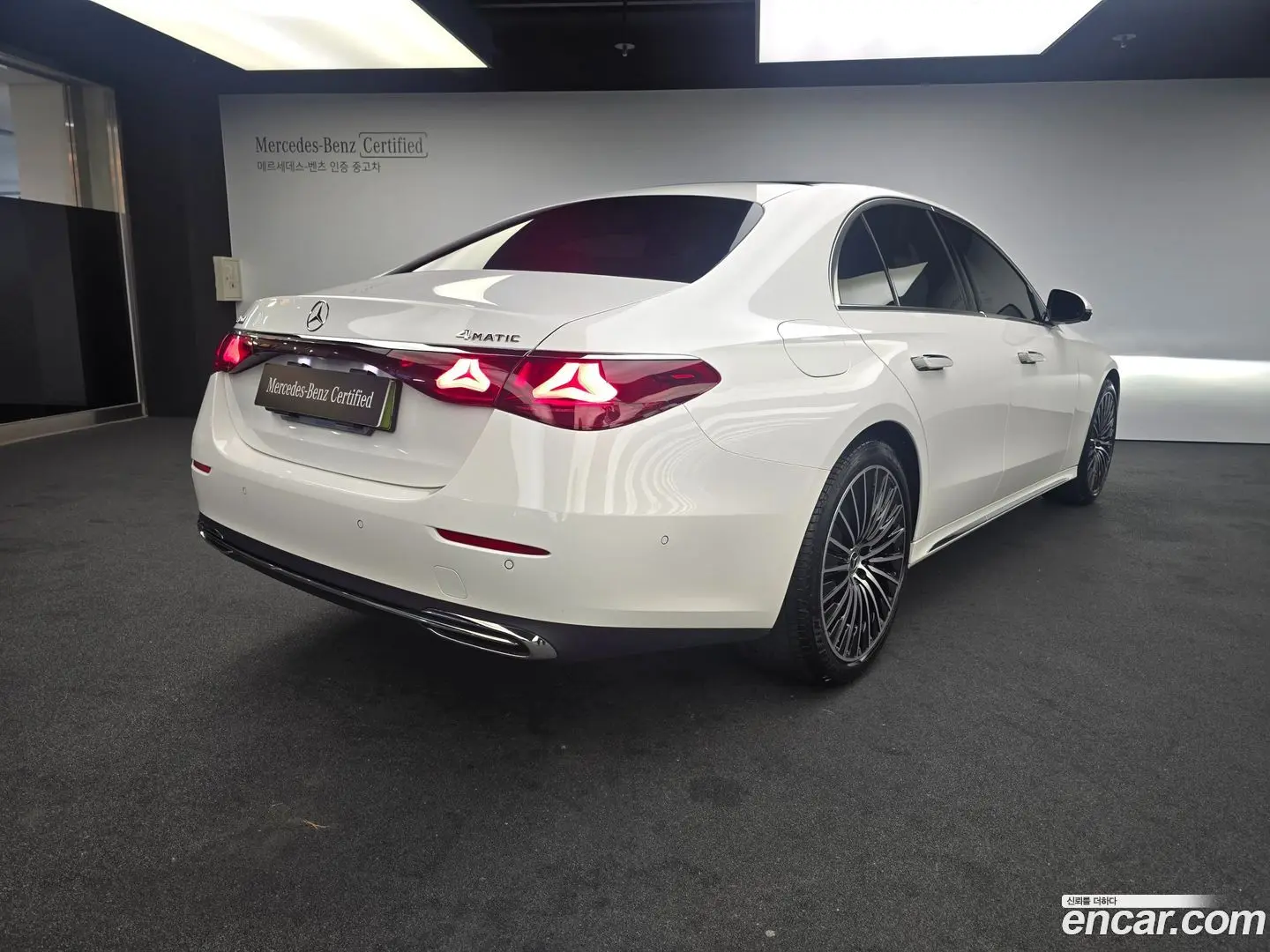 Main__Slider__Photo:E-Class Mercedes-Benz 2026.1-1