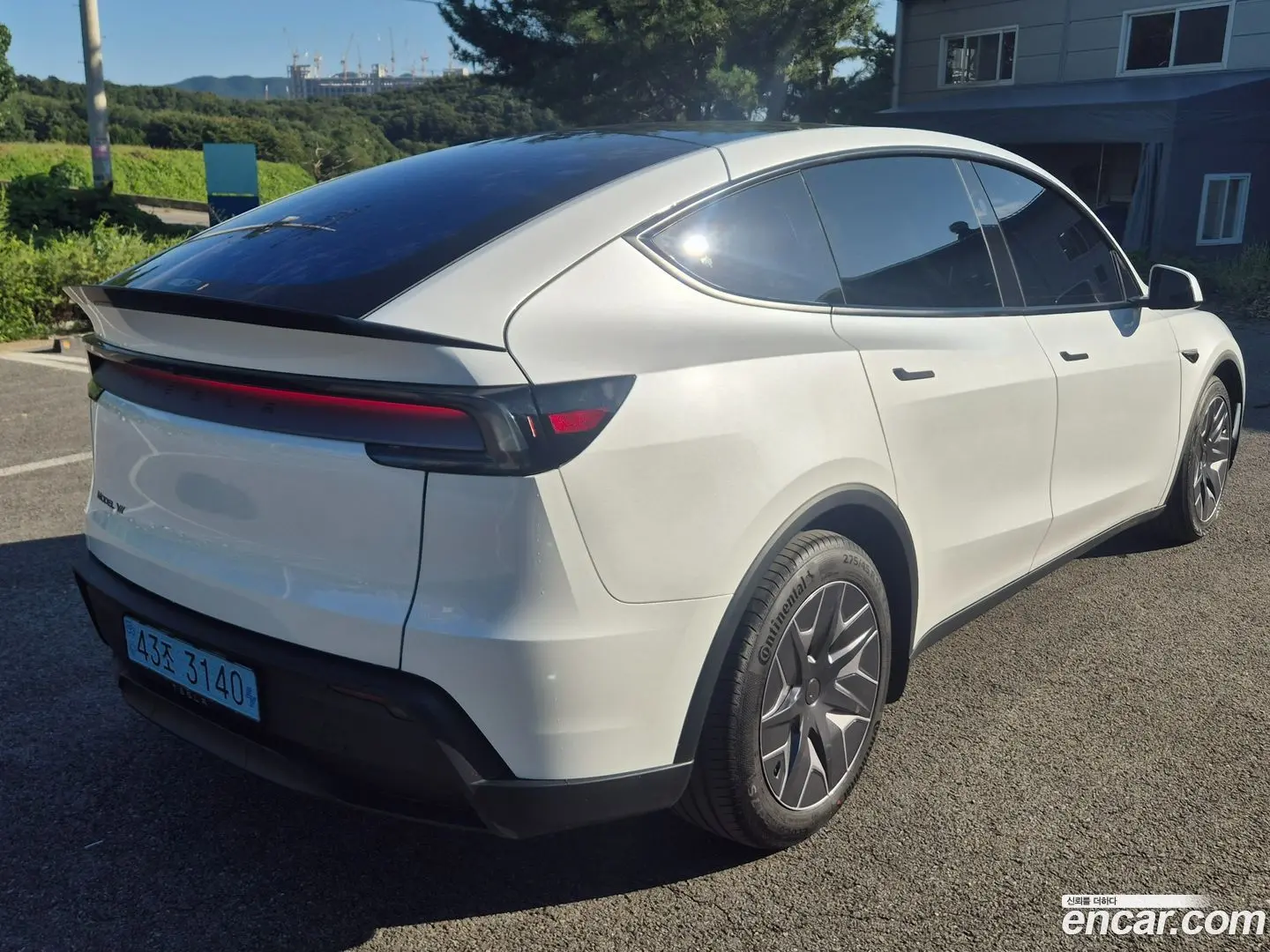 Main__Slider__Photo:Model Y Tesla 2026.4-1