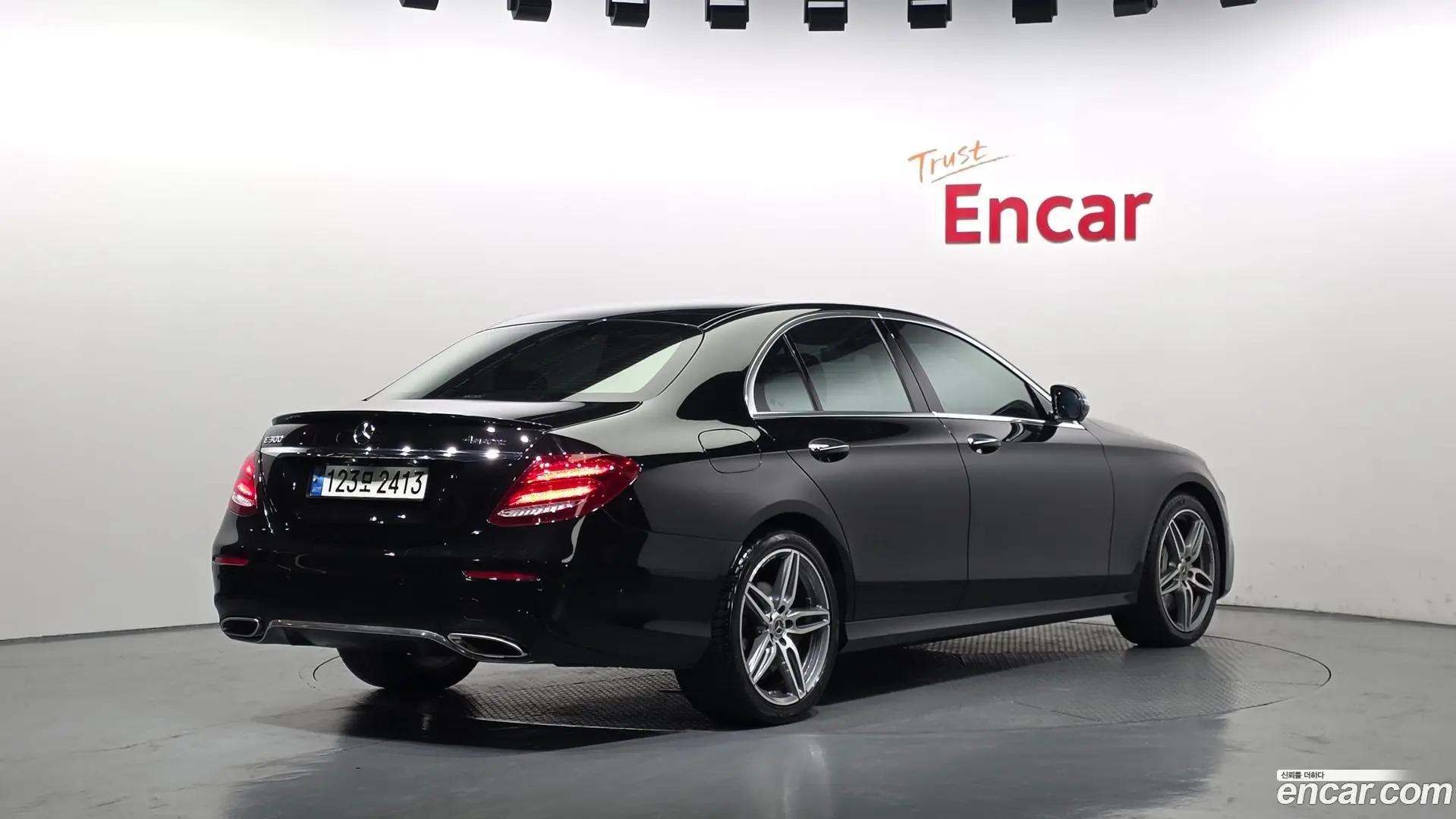 Main__Slider__Photo:E-Class Mercedes-Benz 2019.3-1
