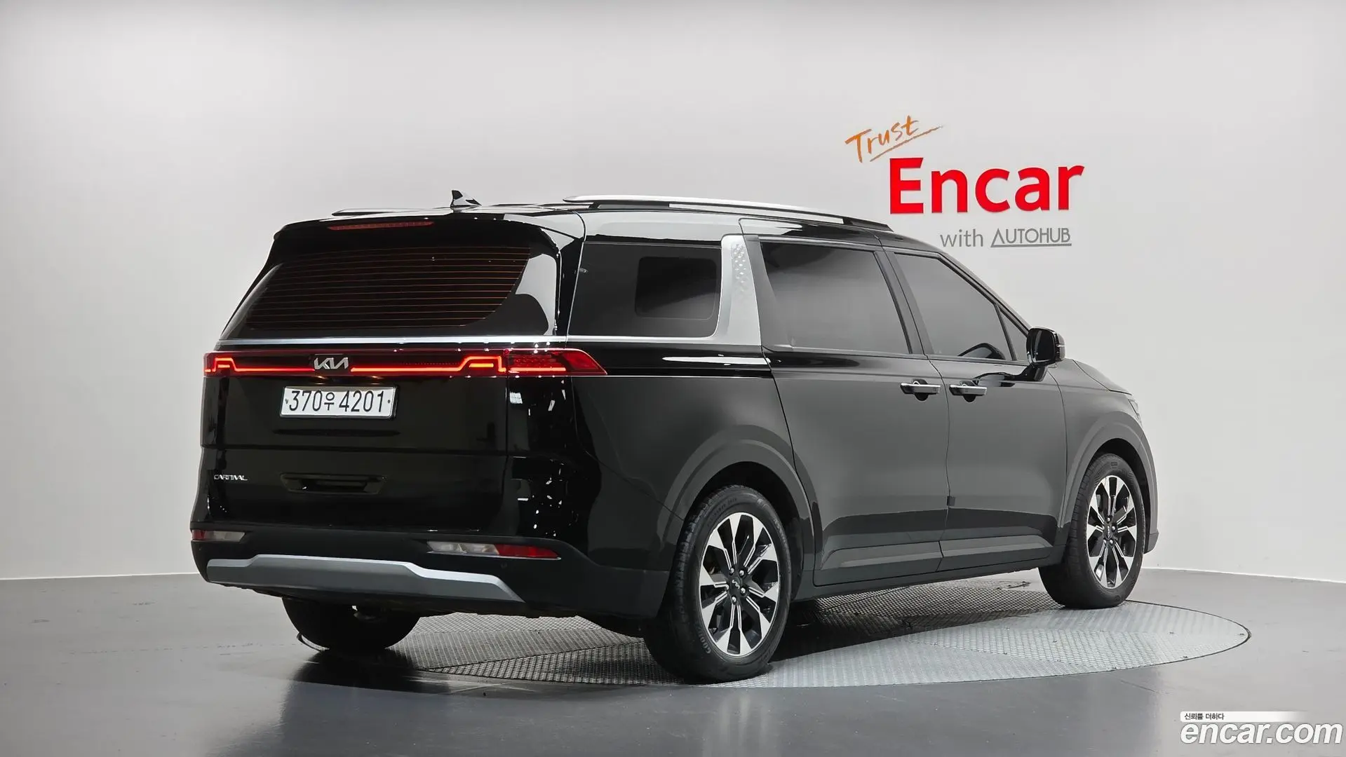 Main__Slider__Photo:Canival Kia 2022.10-1