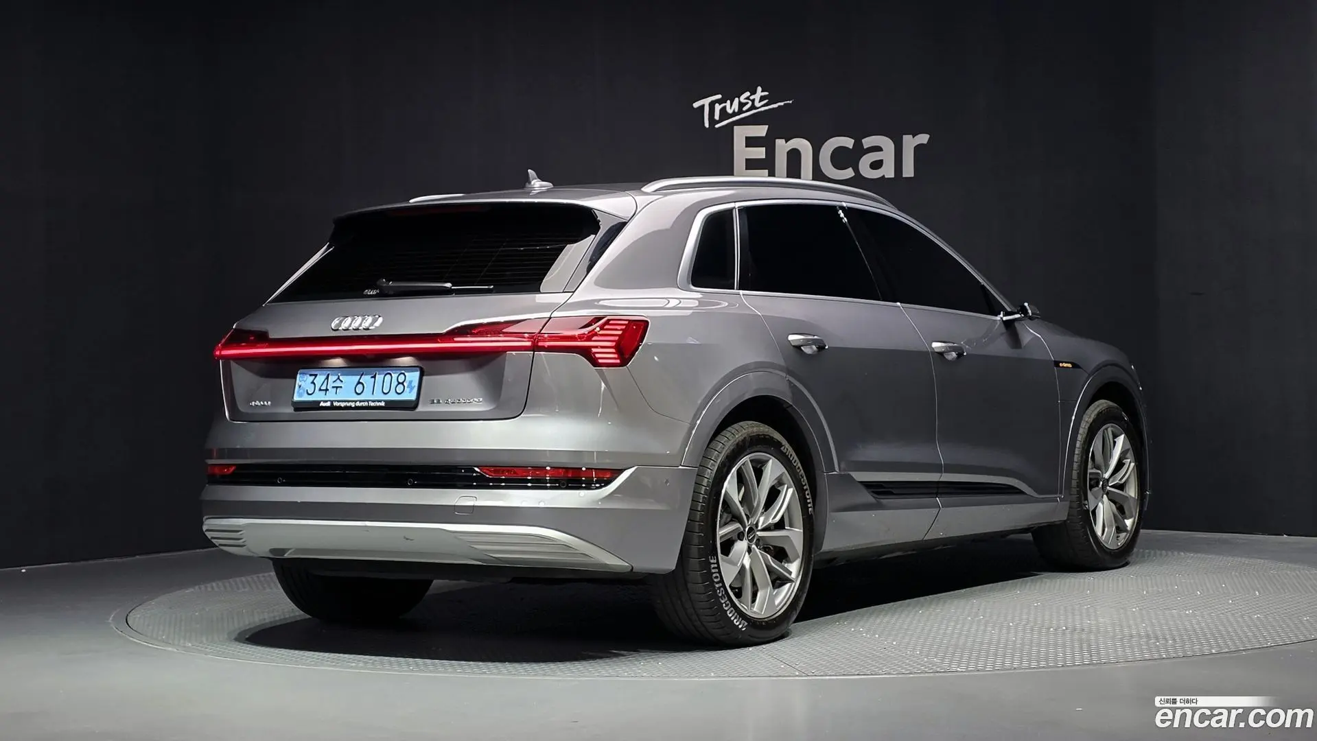 Main__Slider__Photo:e-tron Audi 2023.8-1