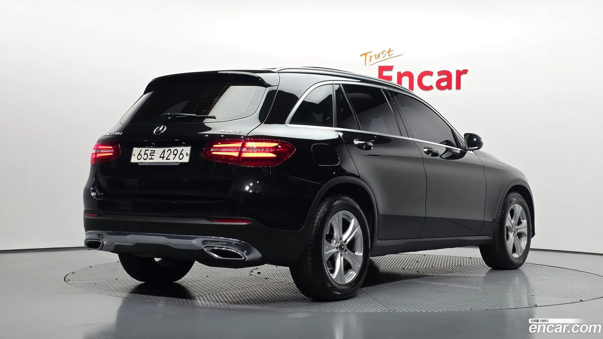 Main__Slider__Photo:GLC-Class Mercedes-Benz 2018.2-1