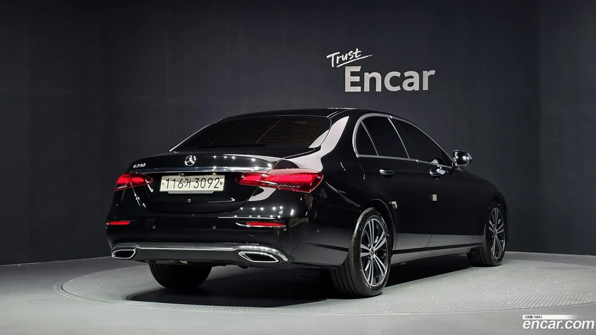 Main__Slider__Photo:E-Class Mercedes-Benz 2022.4-1