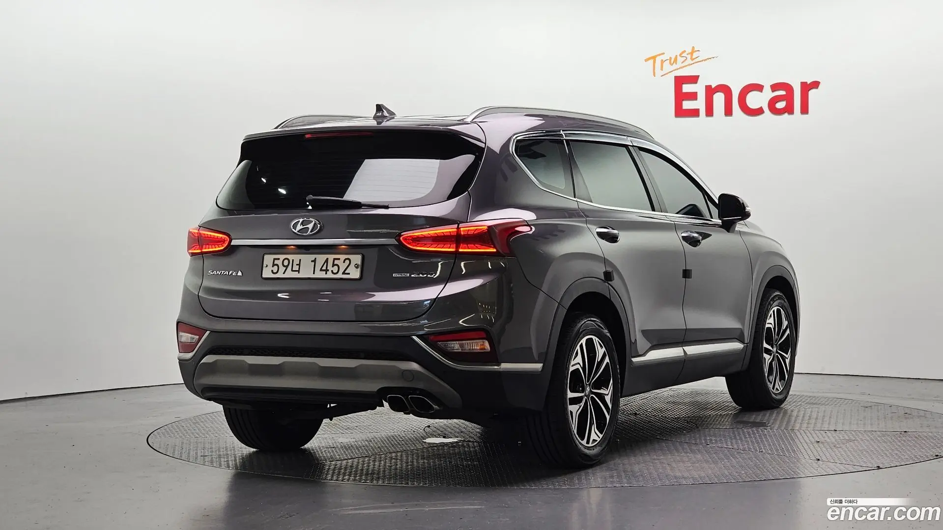 Main__Slider__Photo:Santafe Hyundai 2018.5-1