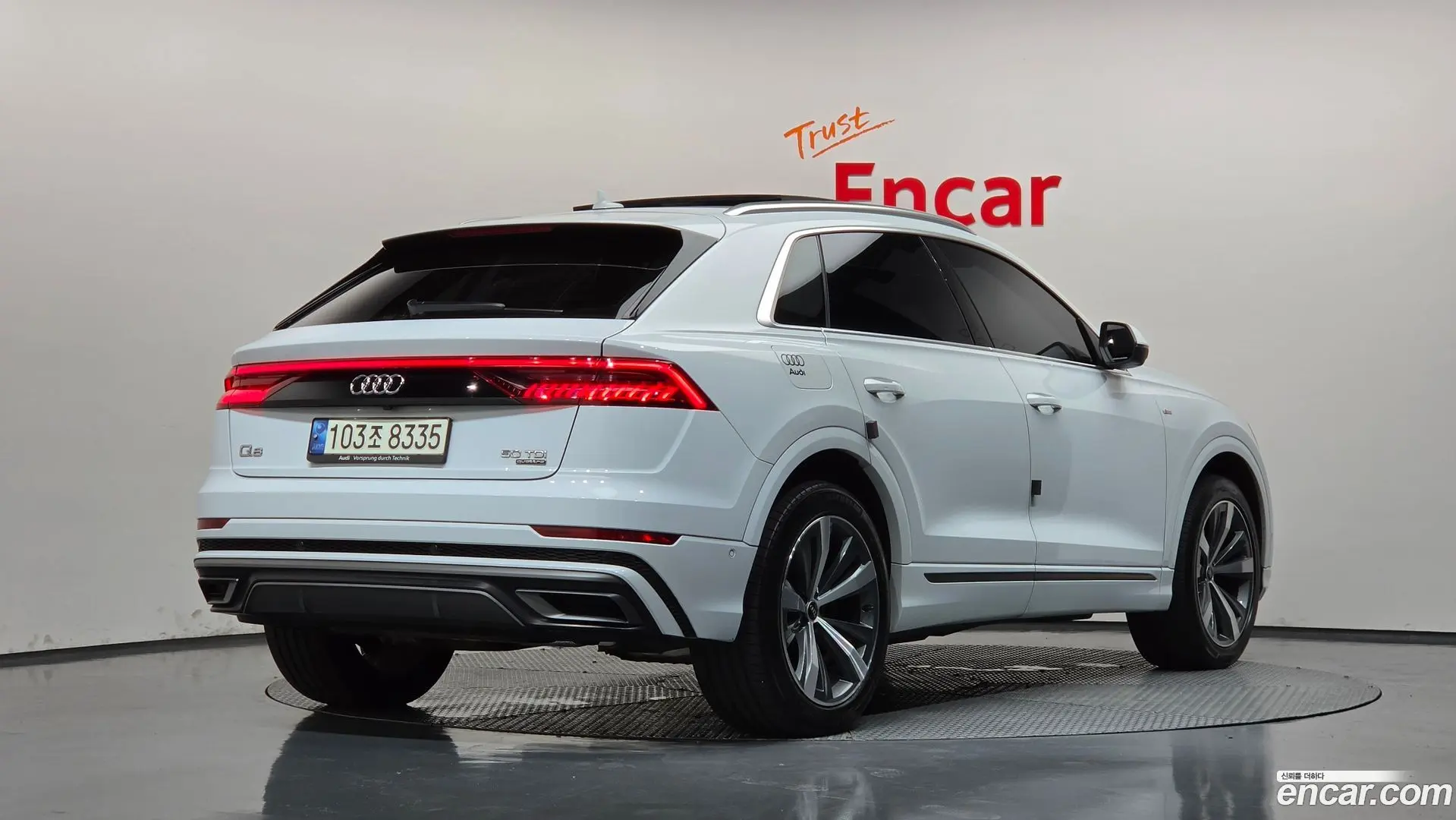 Main__Slider__Photo:Q8 Audi 2021.8-1