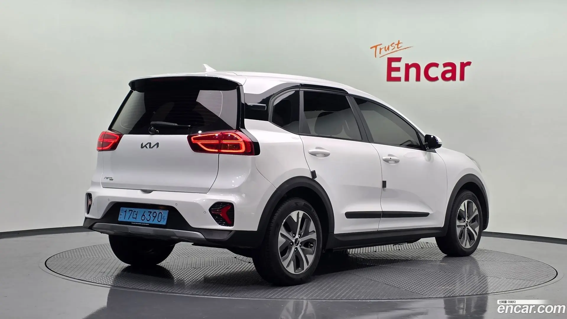 Main__Slider__Photo:Niro Kia 2022.8-1