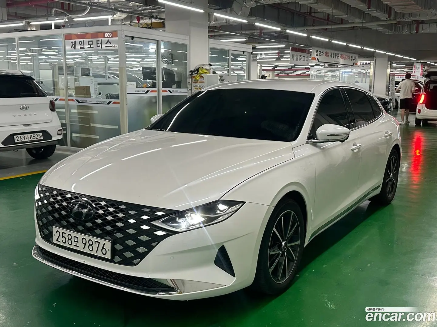 Main__Slider__Photo:Grandeur Hyundai 2022.6-1
