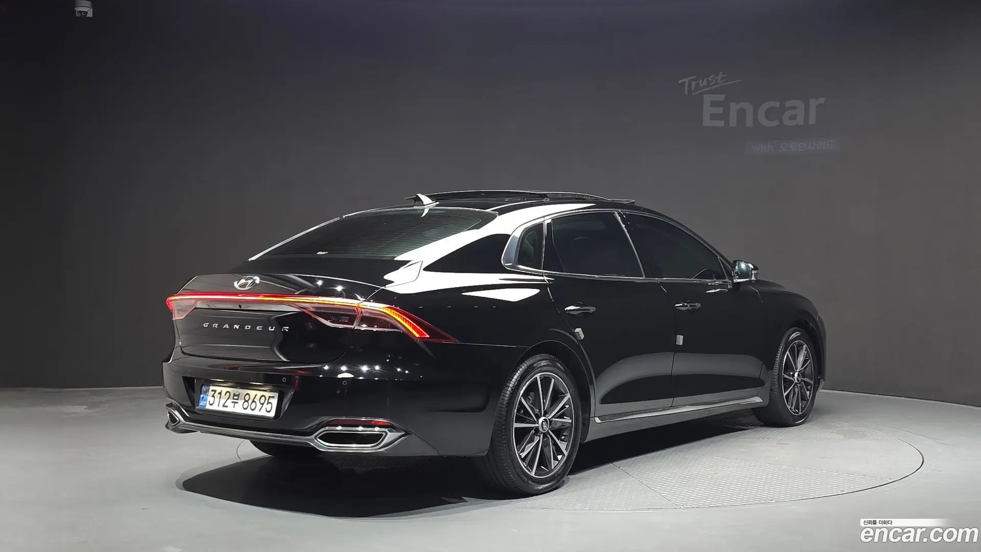 Main__Slider__Photo:Grandeur Hyundai 2022.7-1
