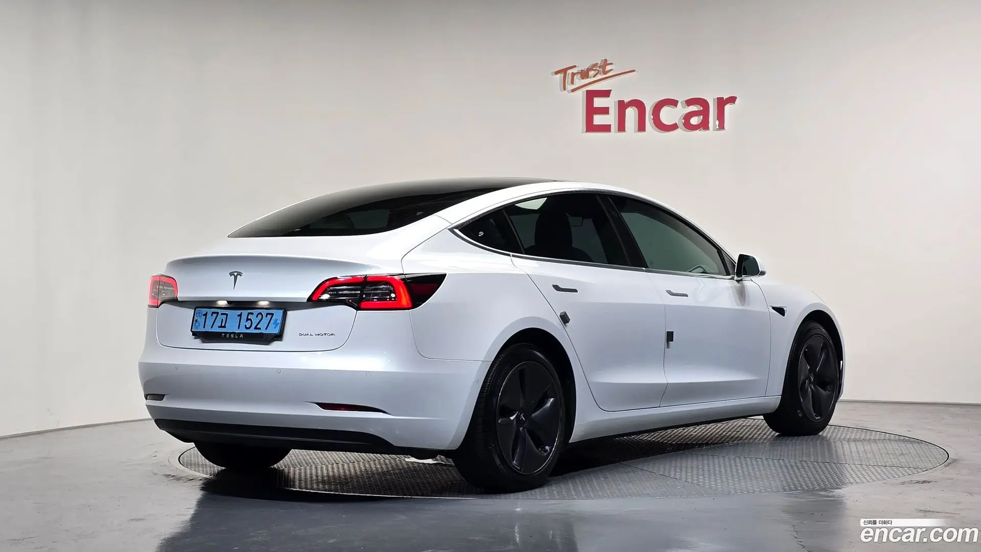 Main__Slider__Photo:Model 3 Tesla 2020.2-1