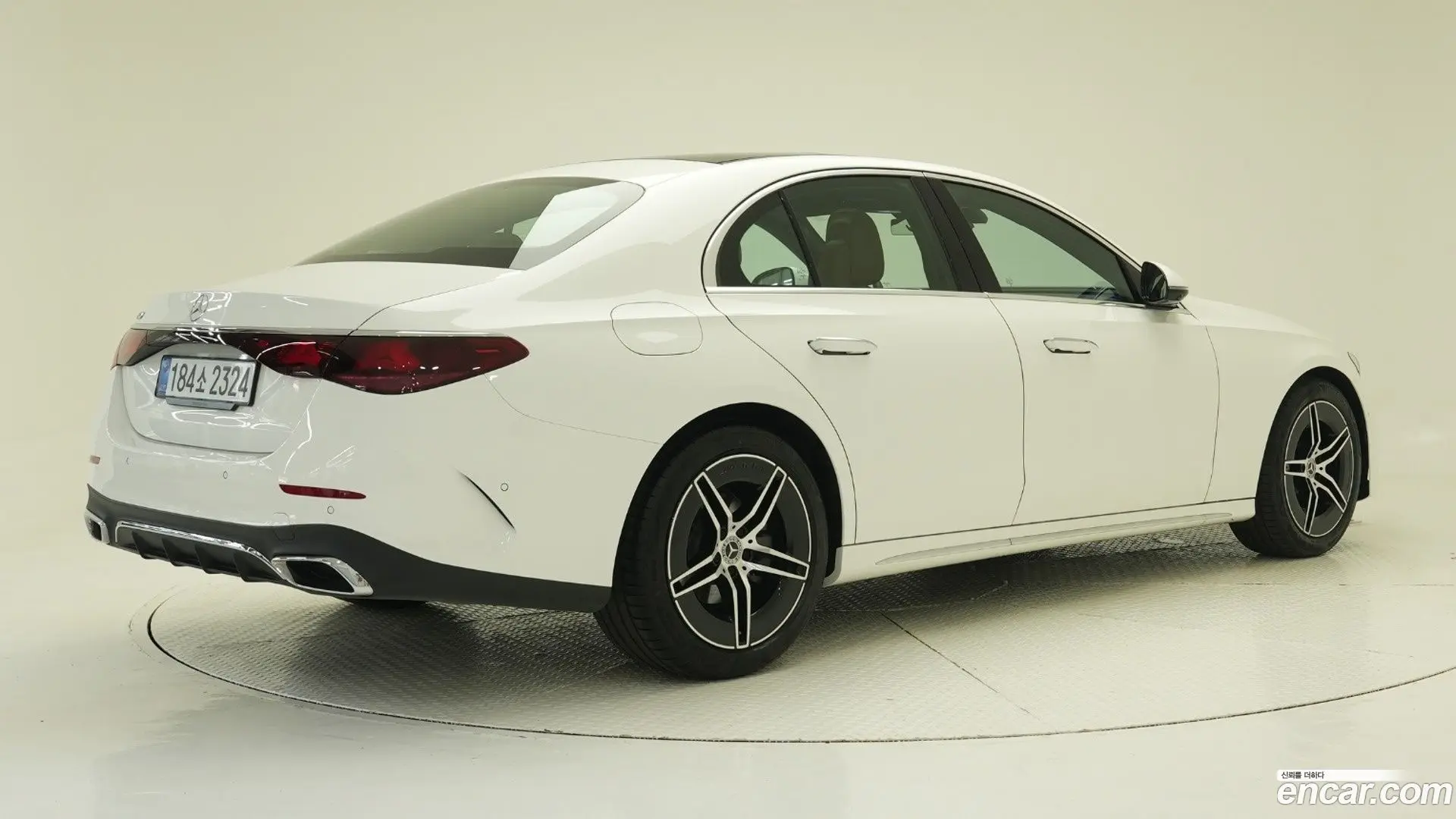 Main__Slider__Photo:E-Class Mercedes-Benz 2026.3-1