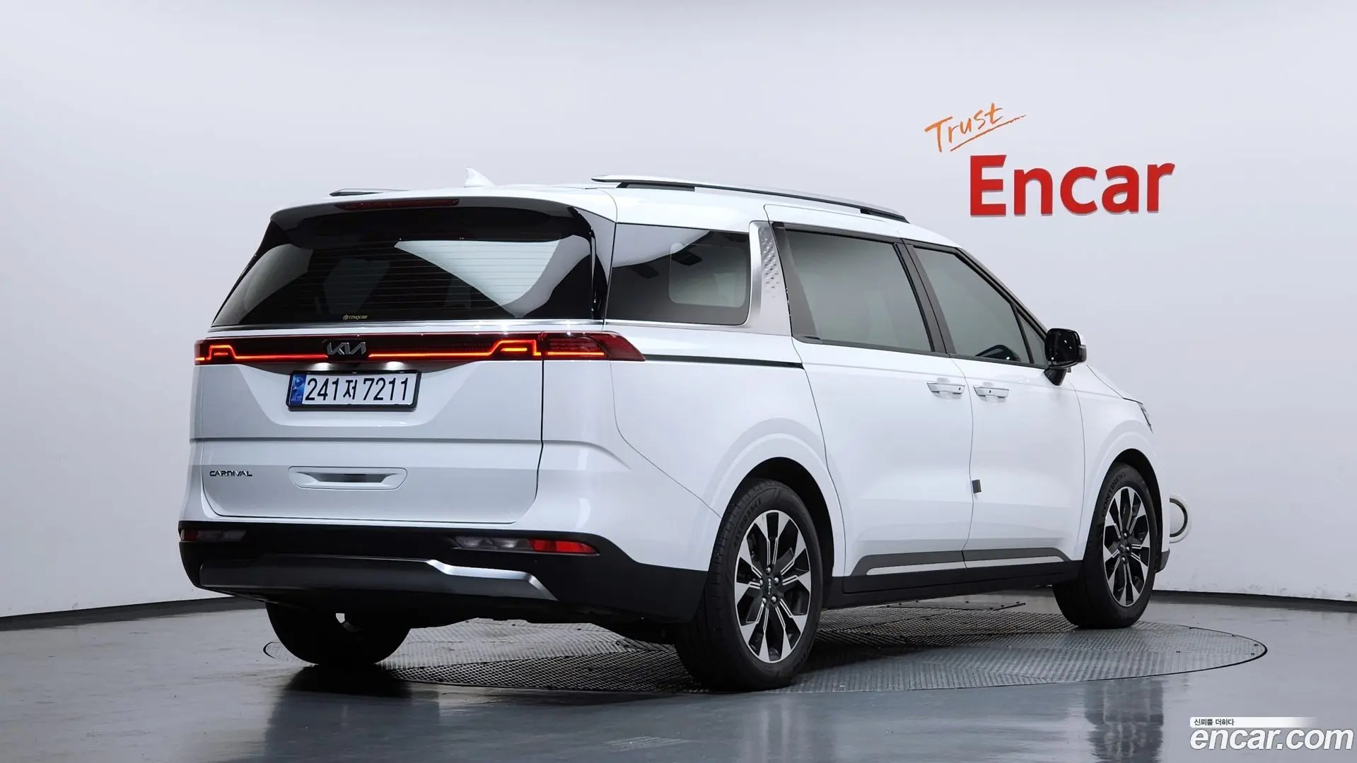 Main__Slider__Photo:Canival Kia 2022.1-1
