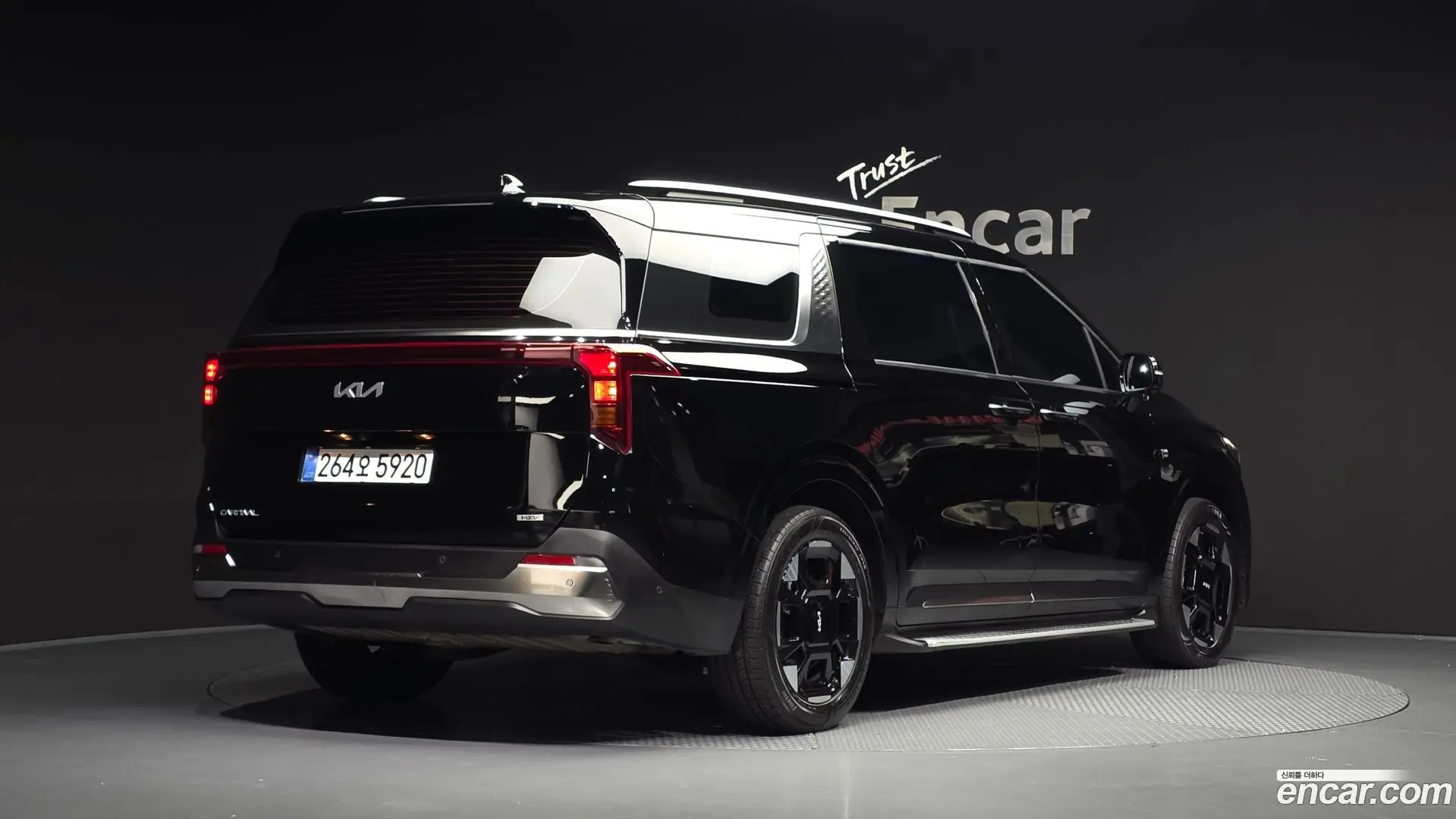 Main__Slider__Photo:Canival Kia 2025.0-1