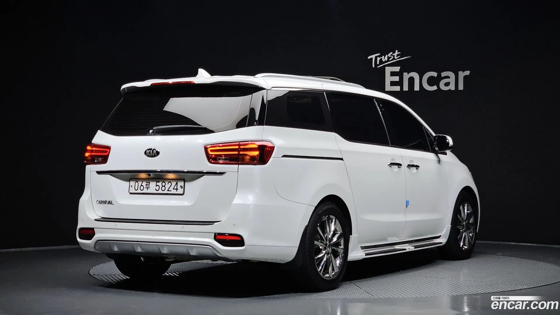 Main__Slider__Photo:Canival Kia 2018.8-1