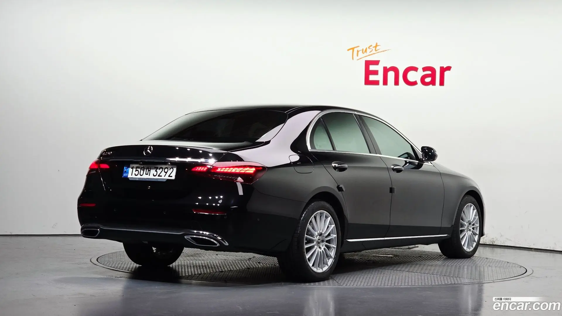 Main__Slider__Photo:E-Class Mercedes-Benz 2021.7-1