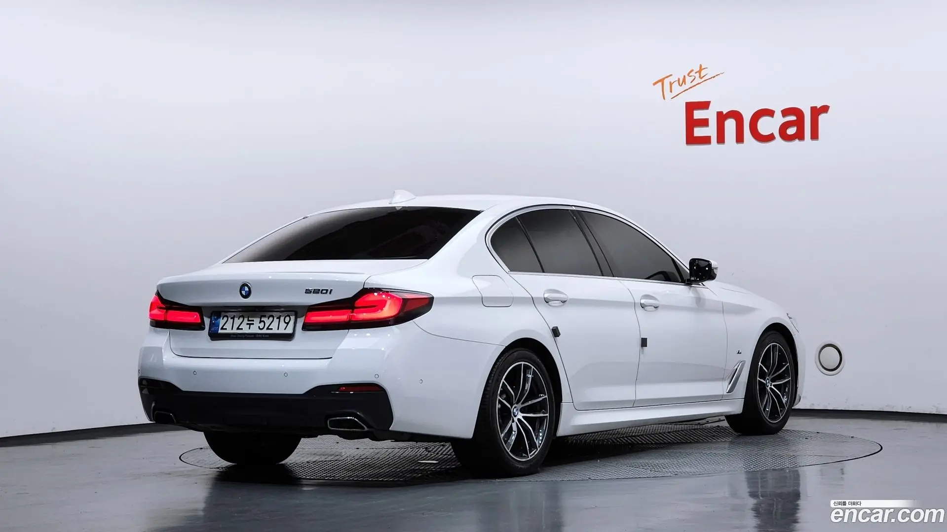Main__Slider__Photo:5-Series BMW 2021.9-1