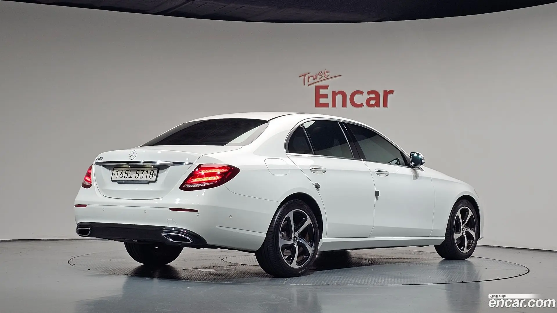 Main__Slider__Photo:E-Class Mercedes-Benz 2020.4-1