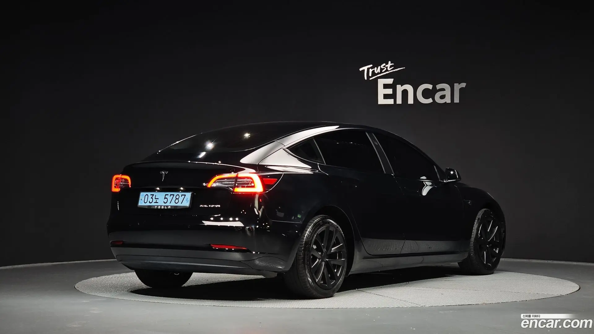 Main__Slider__Photo:Model 3 Tesla 2021.10-1