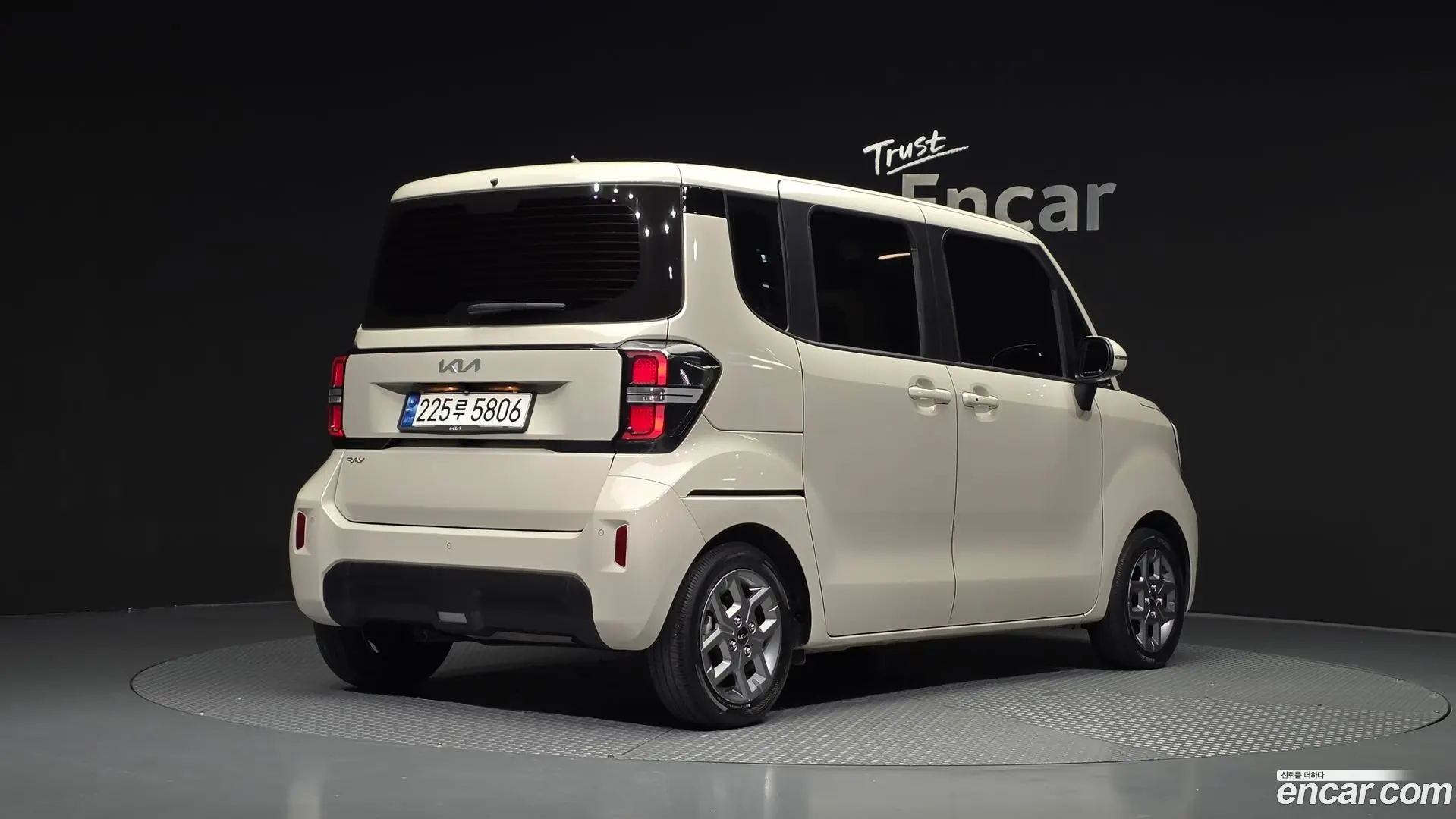 Main__Slider__Photo:RAY Kia 2023.2-1