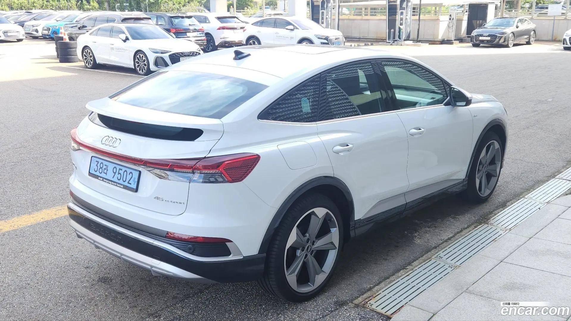Main__Slider__Photo:Q4 e-tron Audi 2026.3-1