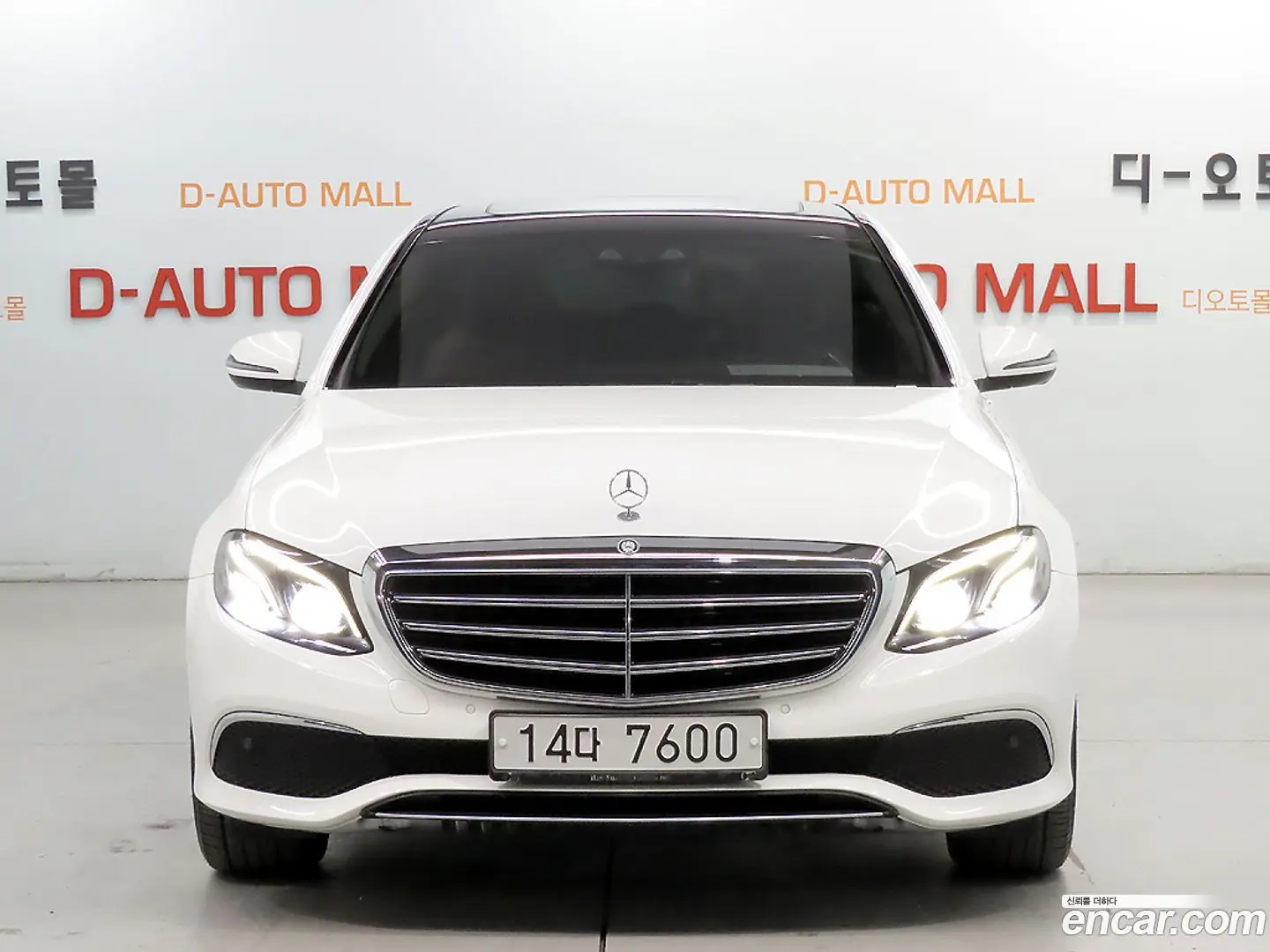 Main__Slider__Photo:E-Class Mercedes-Benz 2016.11-1