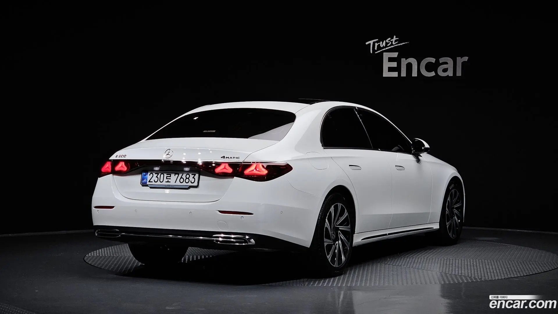 Main__Slider__Photo:E-Class Mercedes-Benz 2025.2-1
