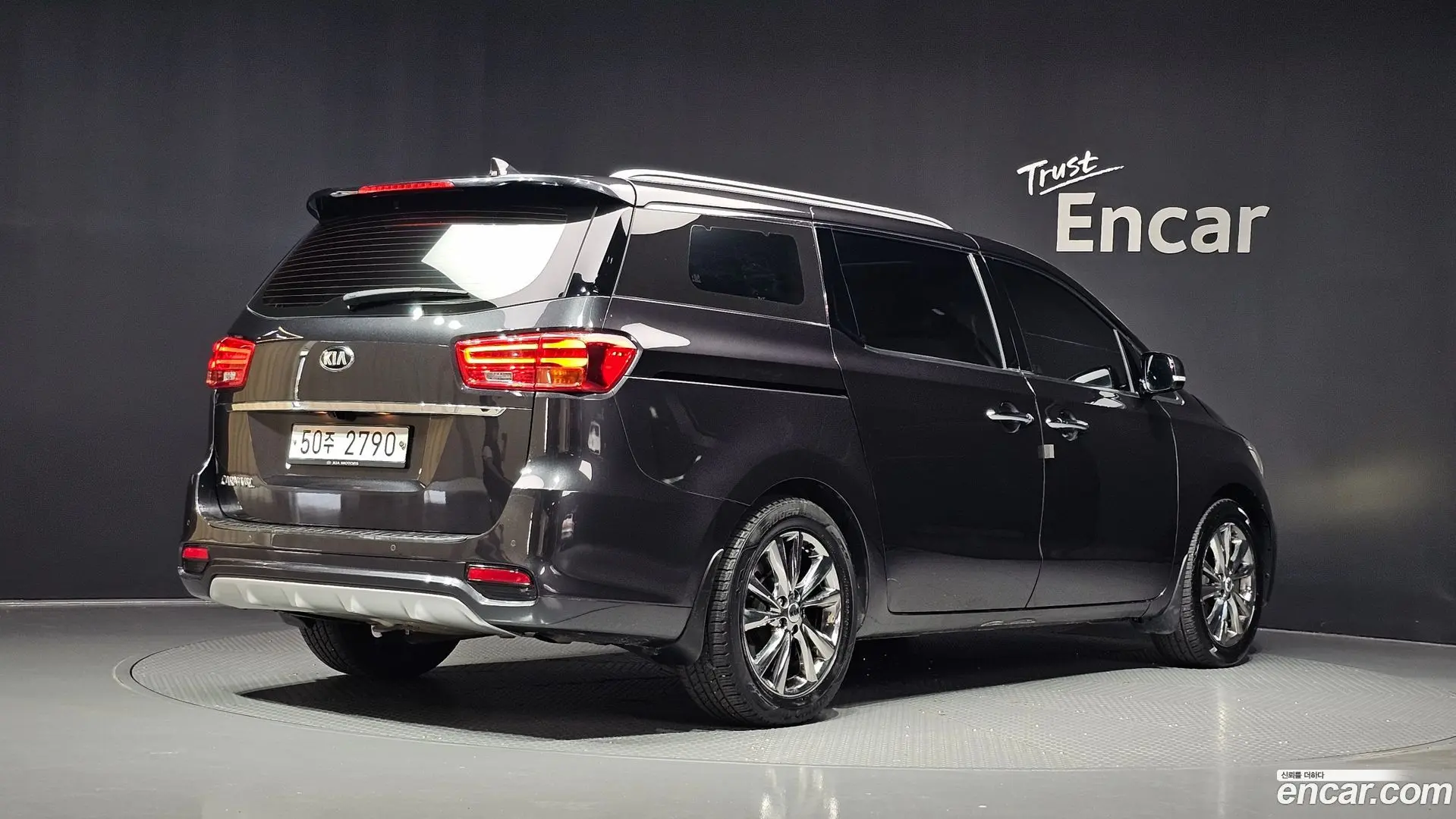 Main__Slider__Photo:Canival Kia 2018.8-1