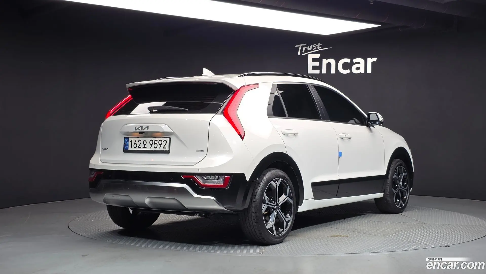 Main__Slider__Photo:Niro Kia 2023.0-1