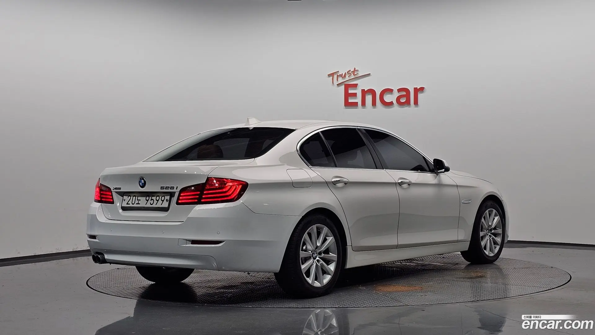 Main__Slider__Photo:5-Series BMW 2015.6-1