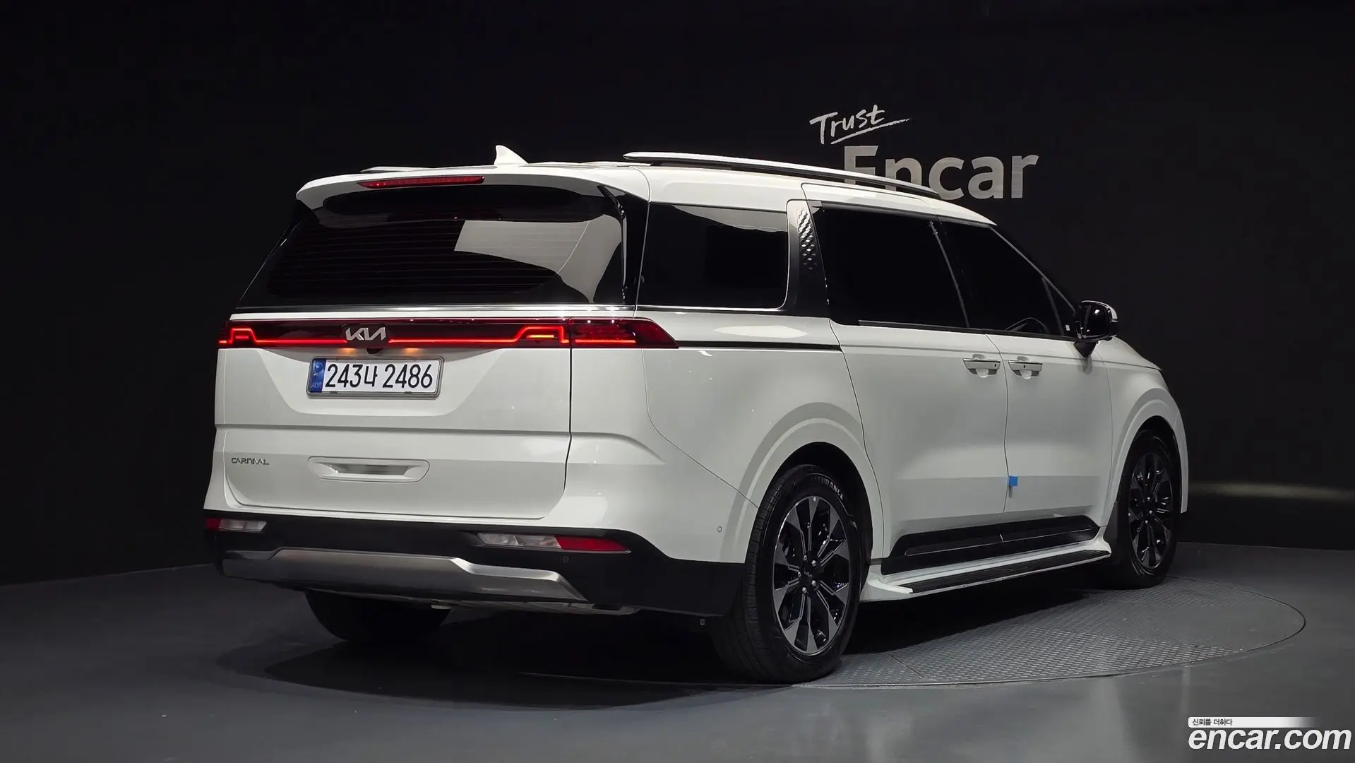 Main__Slider__Photo:Canival Kia 2022.9-1