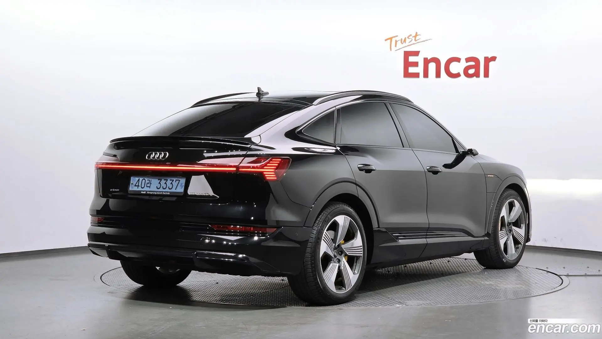 Main__Slider__Photo:e-tron Audi 2021.9-1