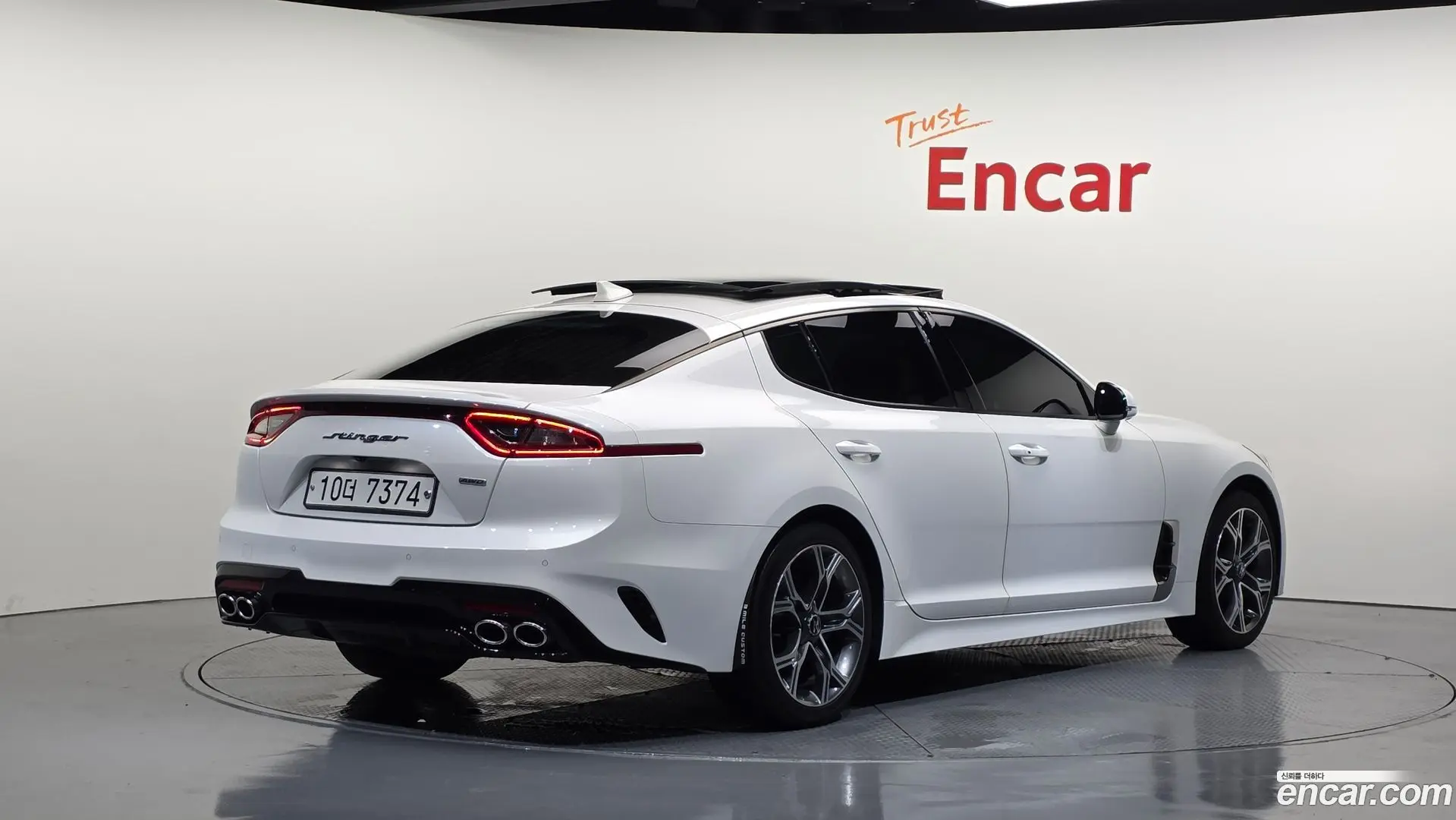 Main__Slider__Photo:Stinger Kia 2017.8-1