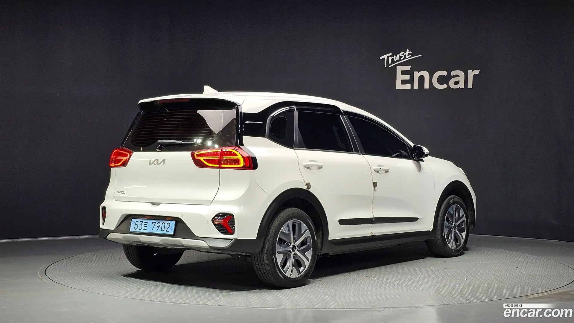 Main__Slider__Photo:Niro Kia 2022.8-1