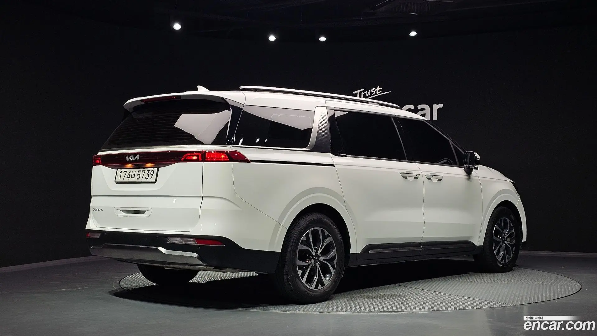 Main__Slider__Photo:Canival Kia 2023.6-1