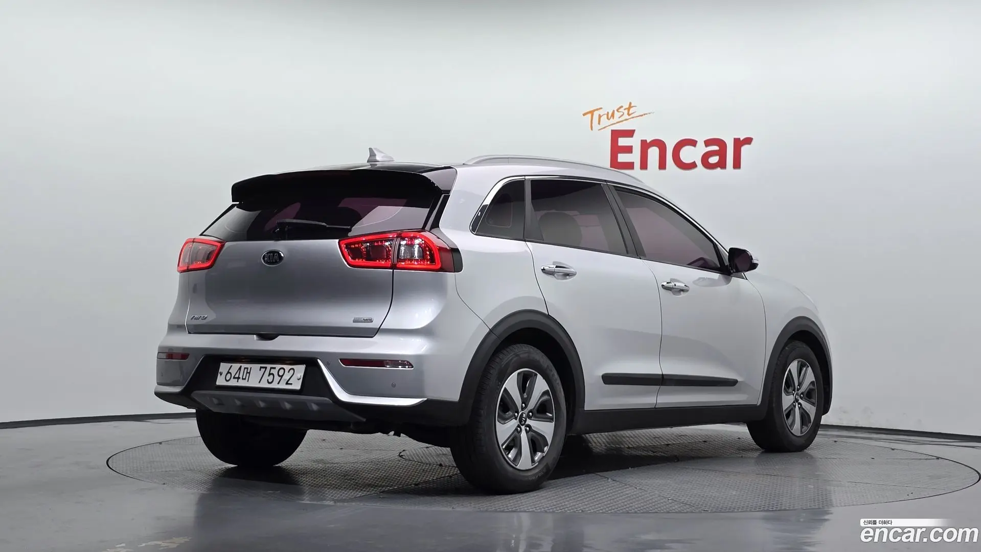 Main__Slider__Photo:Niro Kia 2018.1-1