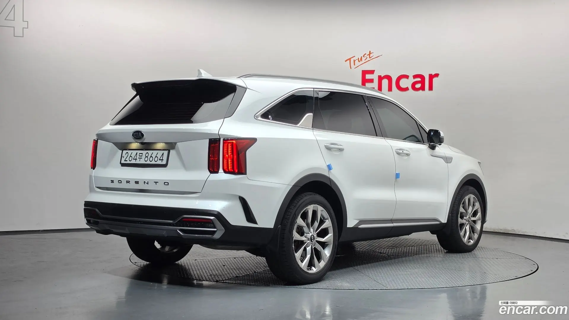 Main__Slider__Photo:Sorento Kia 2020.3-1