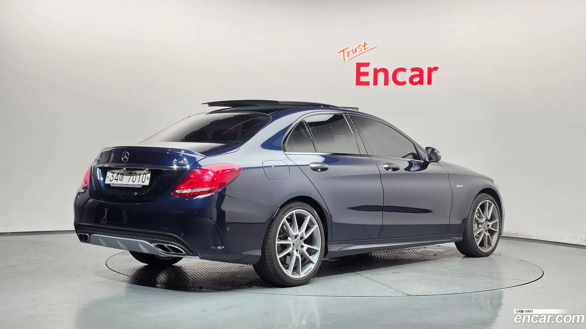Main__Slider__Photo:C-Class Mercedes-Benz 2018.6-1
