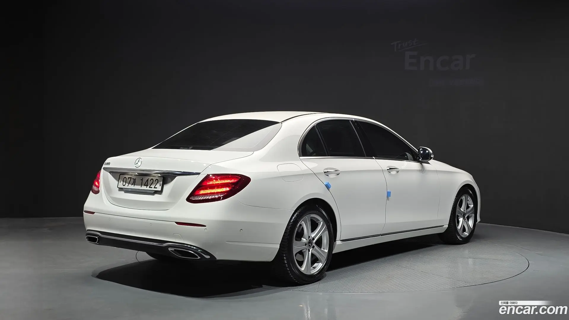 Main__Slider__Photo:E-Class Mercedes-Benz 2018.3-1
