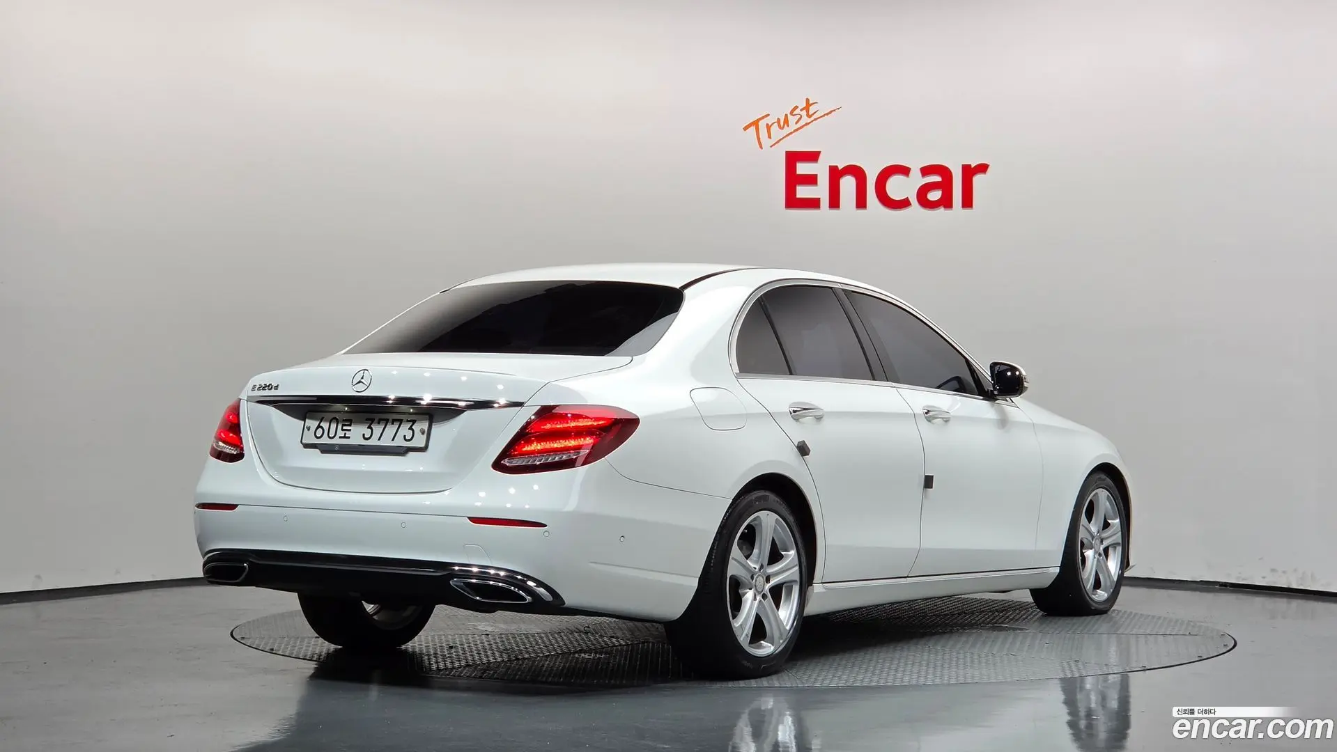 Main__Slider__Photo:E-Class Mercedes-Benz 2017.1-1