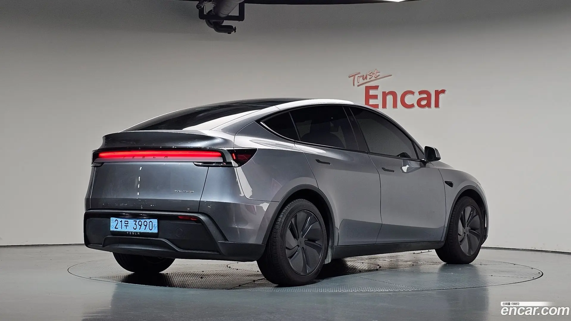Main__Slider__Photo:Model Y Tesla 2025.9-1