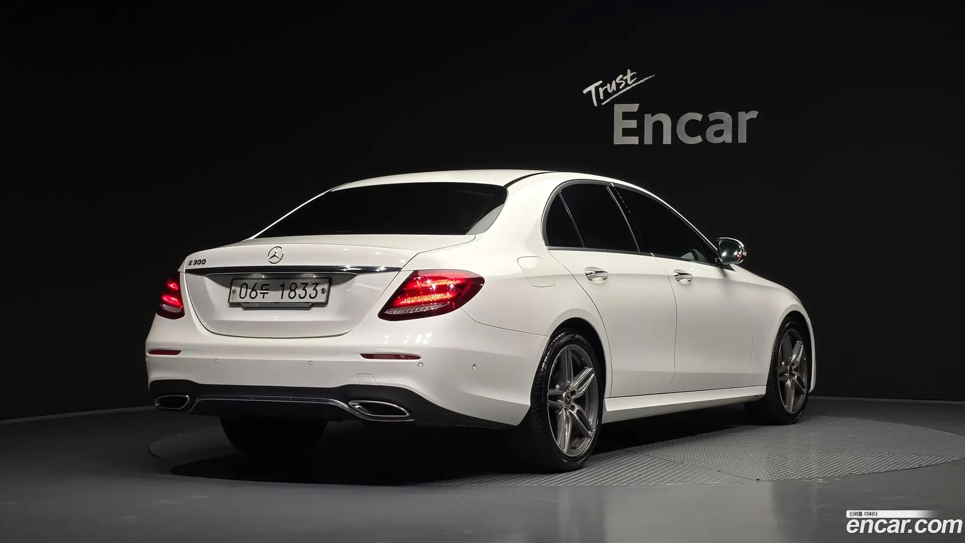 Main__Slider__Photo:E-Class Mercedes-Benz 2018.6-1