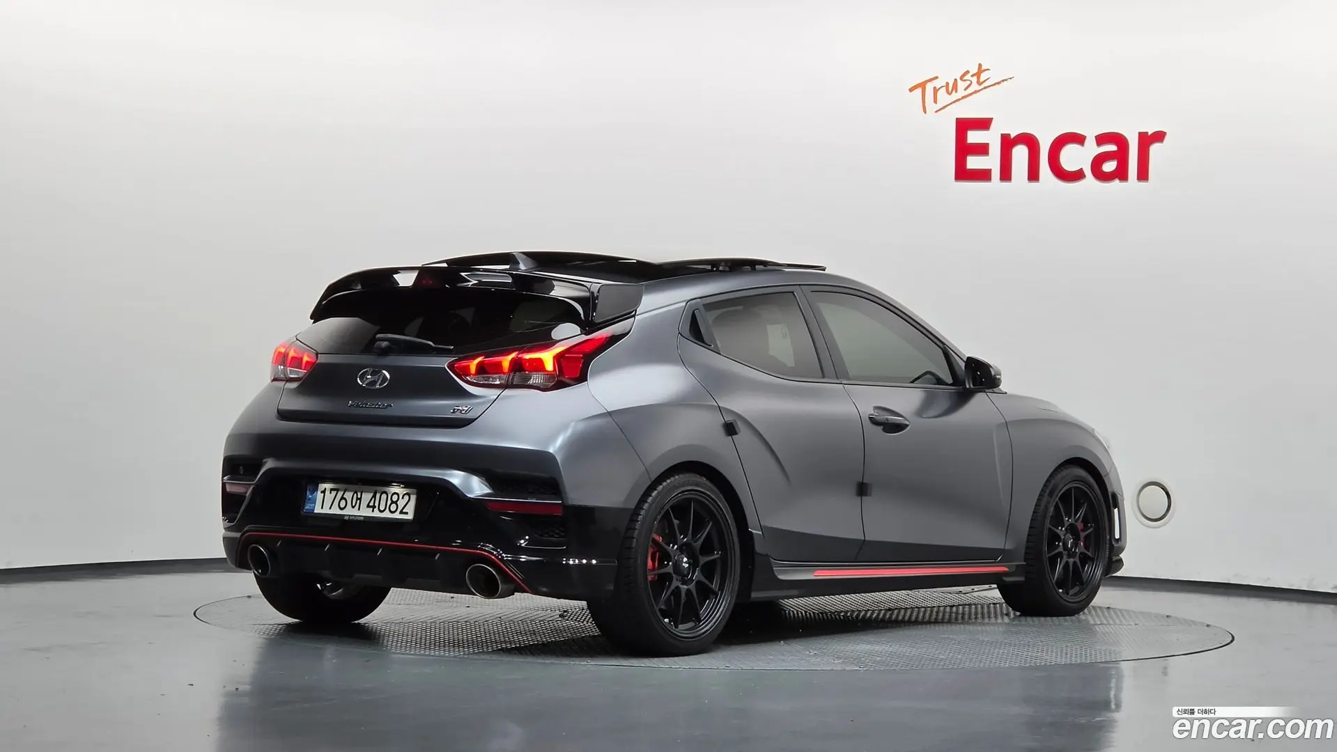Main__Slider__Photo:Veloster Hyundai 2019.0-1