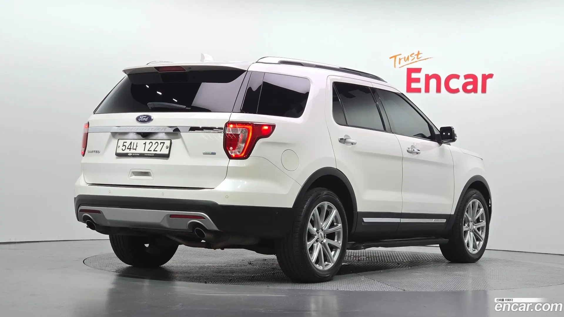 Main__Slider__Photo:Explorer Ford 2017.9-1